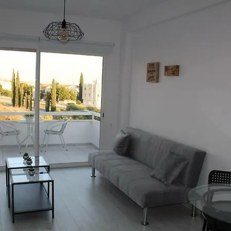 Sea View One Bedroom לימסול
